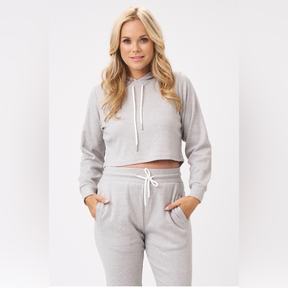 LE LA LO Cropped Knit Hoodie